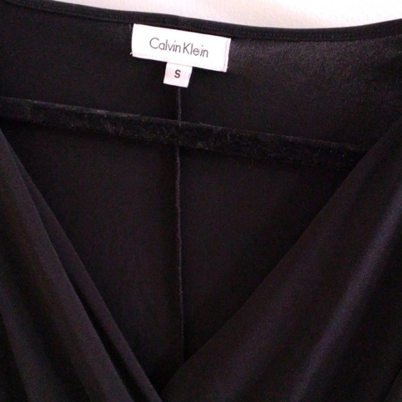 Calvin Klein BLACK Sophisticated V-Drop CAREER Top BLACK Sleeveless Gold Sz S - Picture 6 of 12